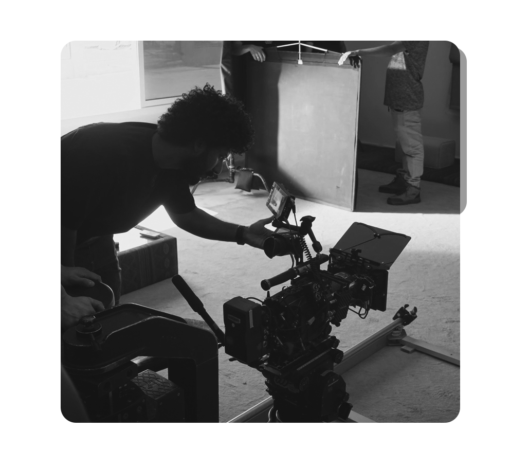 مكتب تصوير بإبداع سعودي: اكتشف خدماتنا المتكاملة لعلامتك التجارية