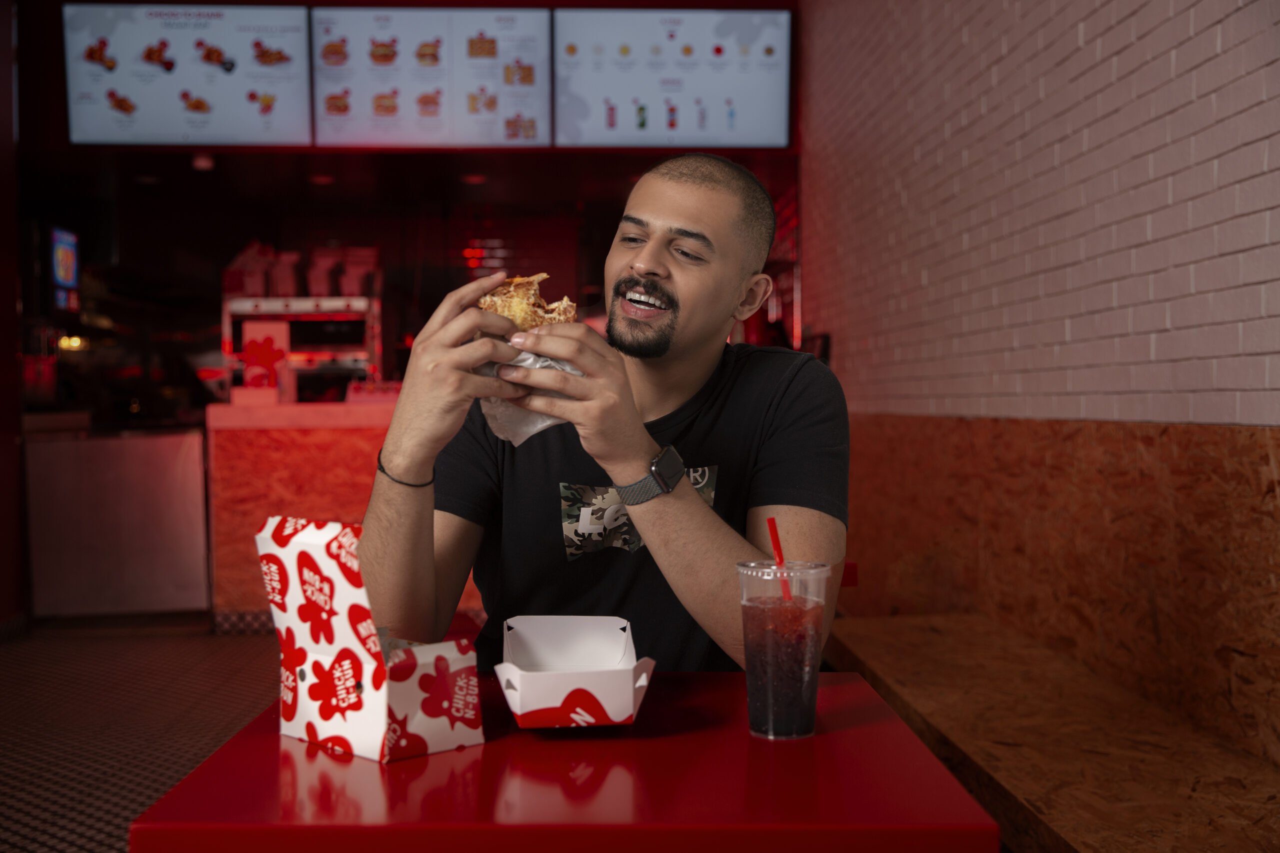 احصل على جلسة تصوير احترافية لمقهى أو مطعمك